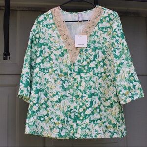 NWT NoraCora Medium Top